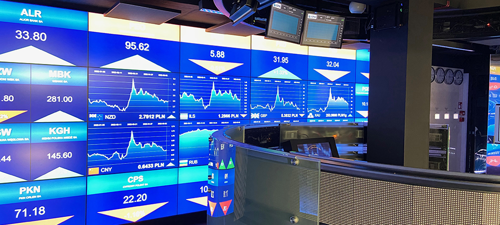 How should Latin American CIOs deal with the impact of inflation and the fluctuating dollar on the economy?